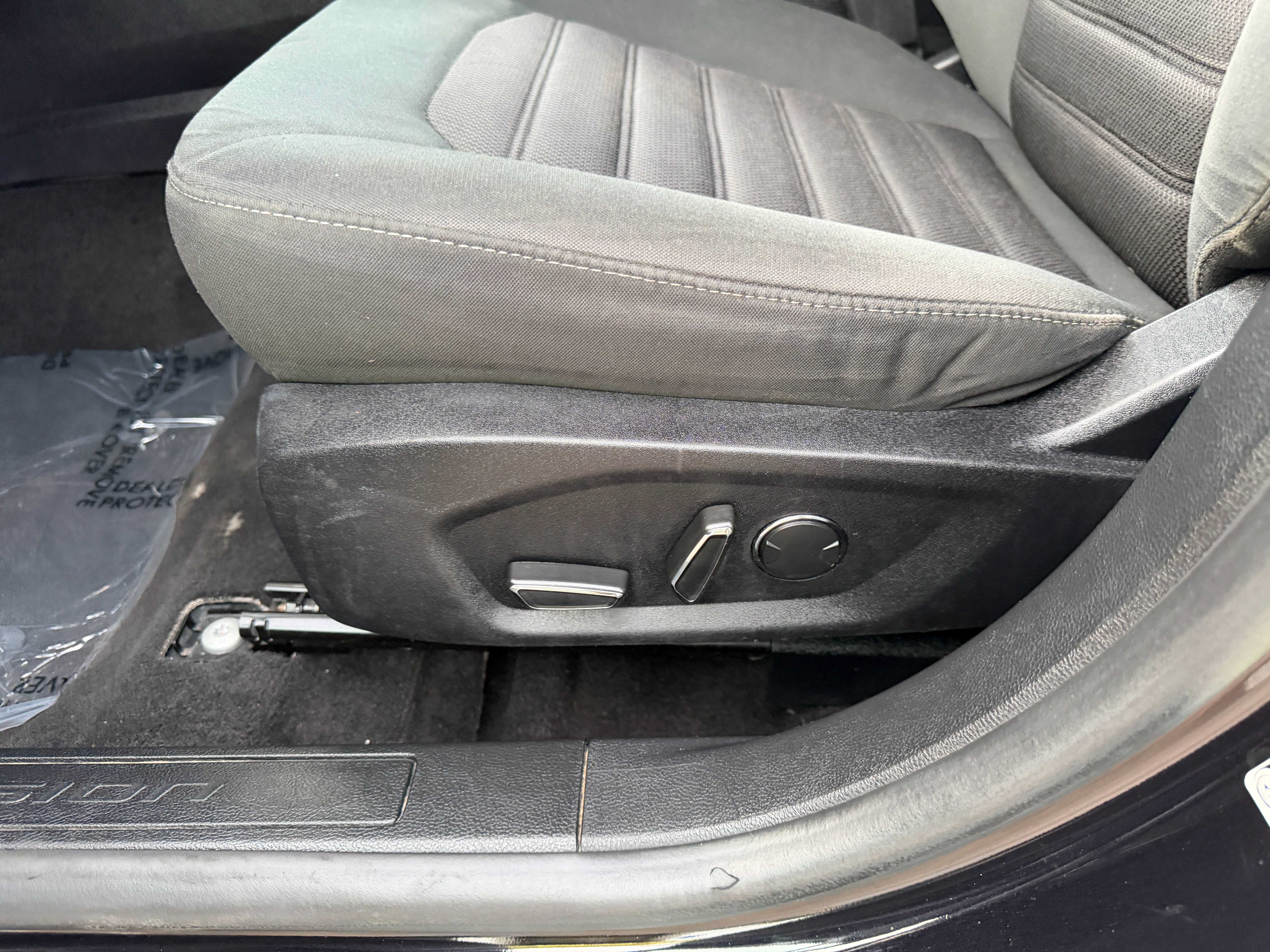 Used 2019 Ford Fusion SE FWD image 22