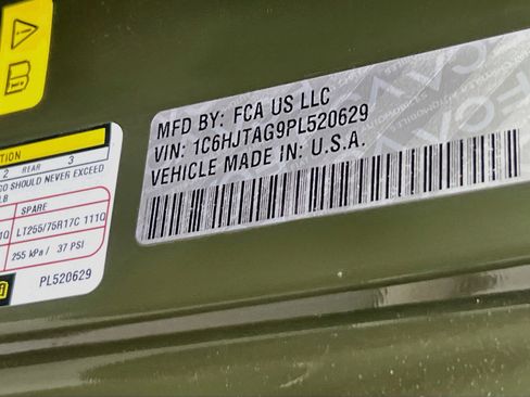 Used 2023 Jeep Gladiator Willys AWD/4WD image 30