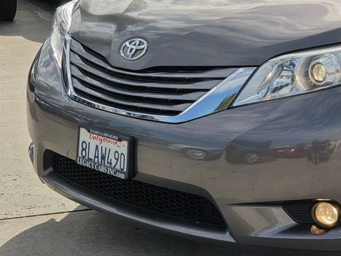 Used 2017 Toyota Sienna XLE image 9