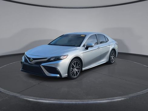 Used 2023 Toyota Camry SE w/ Convenience Package FWD image 4