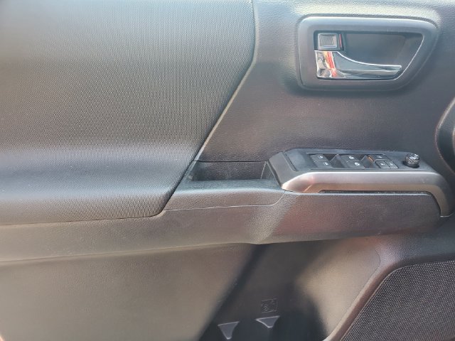 Used 2019 Toyota Tacoma TRD Sport AWD/4WD image 14