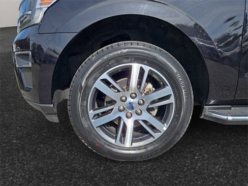 Used 2022 Ford Expedition Limited image 4