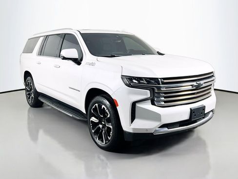 Used 2022 Chevrolet Suburban High Country image 3