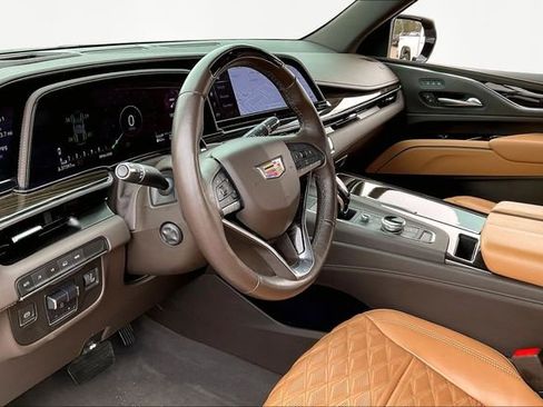Used 2023 Cadillac Escalade Premium Luxury w/ Performance Package image 12