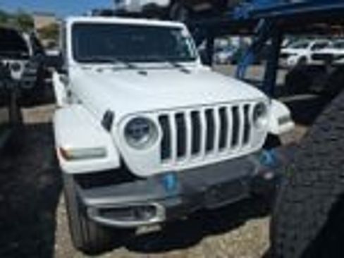 Used 2022 Jeep Wrangler Unlimited Sahara w/ Cold Weather Group AWD/4WD image 7