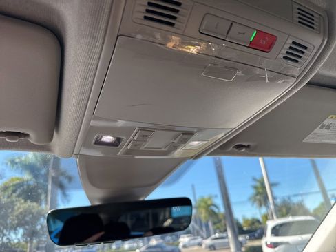 Used 2023 Volkswagen Tiguan SE image 18