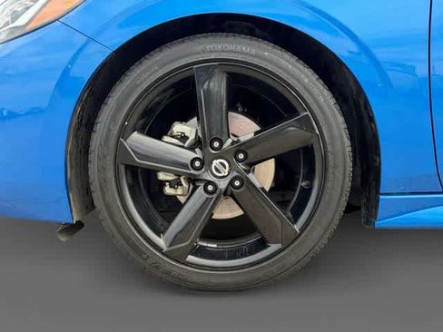 Used 2022 Nissan Sentra SR w/ SR Premium Package image 9