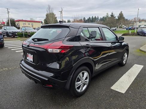Used 2024 Nissan Kicks S image 7