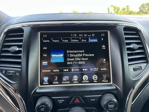 Used 2017 Jeep Grand Cherokee Overland w/ Jeep Active Safety Group image 24