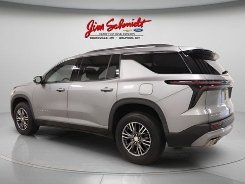 Used 2026 Chevrolet Traverse LT FWD image 4