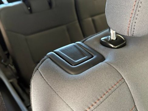 Used 2025 Ford Explorer Active AWD/4WD image 35