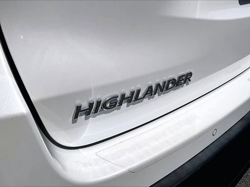 Used 2019 Toyota Highlander Limited Platinum FWD image 9