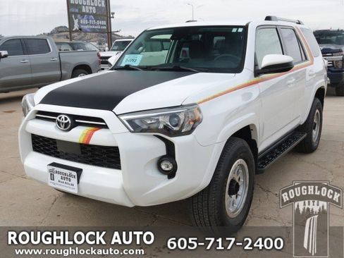 Used 2024 Toyota 4Runner SR5 AWD/4WD image 1