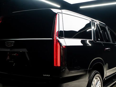Used 2025 Cadillac Escalade ESV Premium Luxury AWD/4WD image 17