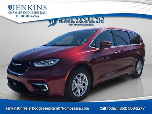 Used 2023 Chrysler Pacifica Touring-L image 1