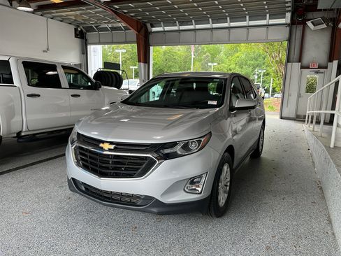 Used 2018 Chevrolet Equinox LT image 4