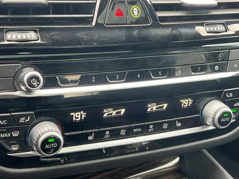 Used 2020 BMW 530e w/ Convenience Package image 21