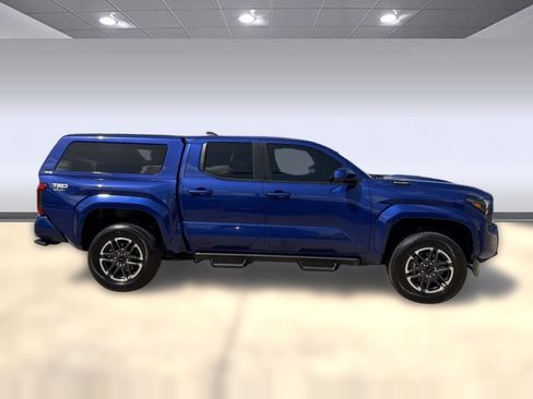 Used 2025 Toyota Tacoma TRD Sport AWD/4WD image 8