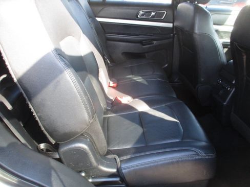 Used 2017 Ford Explorer XLT w/ Equipment Group 202A image 34