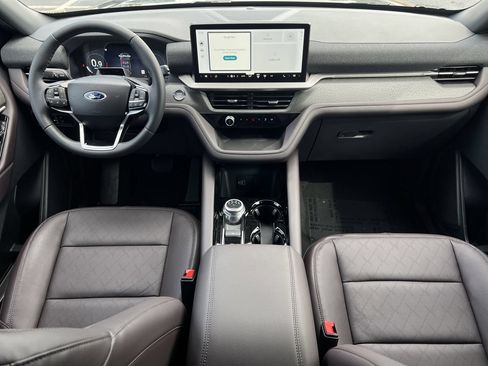 New 2026 Ford Explorer Platinum RWD image 2