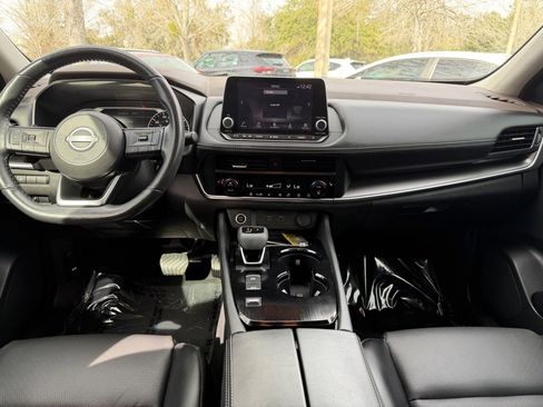 Used 2023 Nissan Rogue SV w/ SV Premium B Package image 14