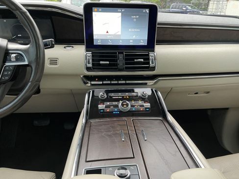 Used 2019 Lincoln Navigator Reserve AWD/4WD image 23