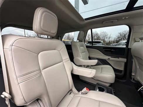 Certified 2023 Lincoln Aviator AWD w/ Premium Package image 38