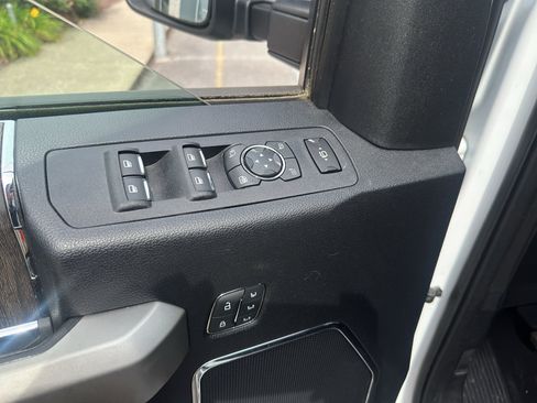 Used 2020 Ford F250 Lariat w/ Lariat Ultimate Package AWD/4WD image 19