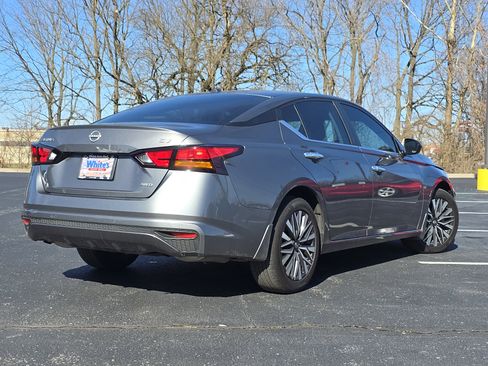 Used 2024 Nissan Altima 2.5 SV image 14