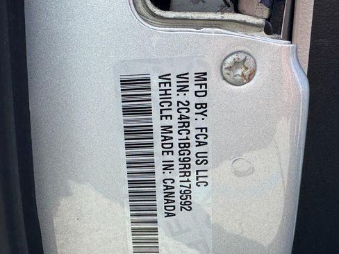 Used 2024 Chrysler Pacifica Touring-L FWD image 29
