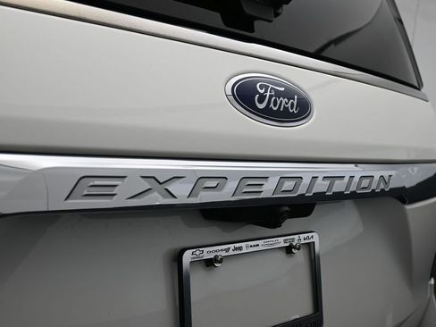 Used 2020 Ford Expedition Limited image 39