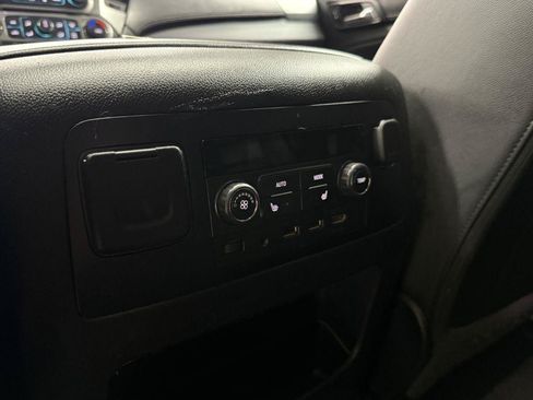 Used 2018 Chevrolet Suburban Premier AWD/4WD image 28