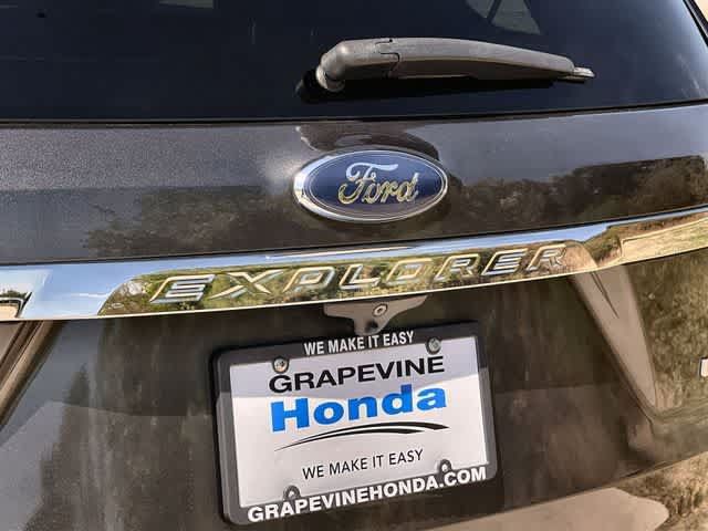 Used 2016 Ford Explorer Limited w/ Equipment Group 301A FWD image 8