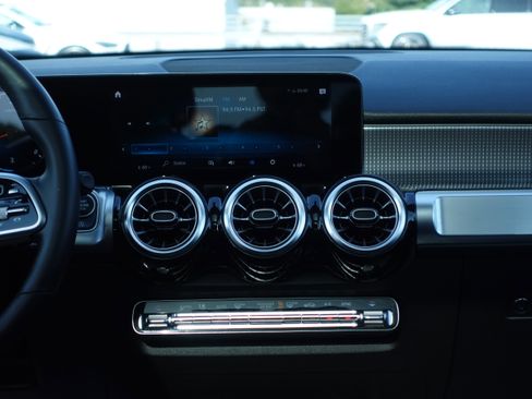 Certified 2022 Mercedes-Benz GLB 250 4MATIC image 17