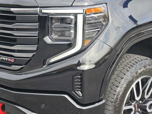 Certified 2025 GMC Sierra 1500 AT4 w/ AT4 Premium Package AWD/4WD image 9
