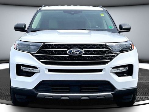 Used 2023 Ford Explorer XLT w/ Equipment Group 202A image 2