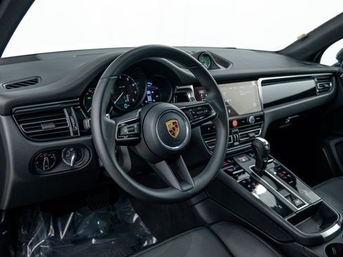 Certified 2026 Porsche Macan AWD/4WD image 12