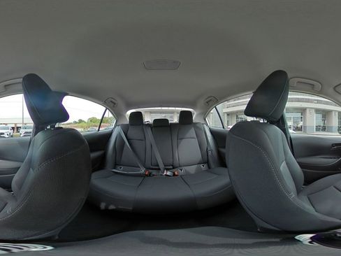 Used 2025 Toyota Corolla LE image 41