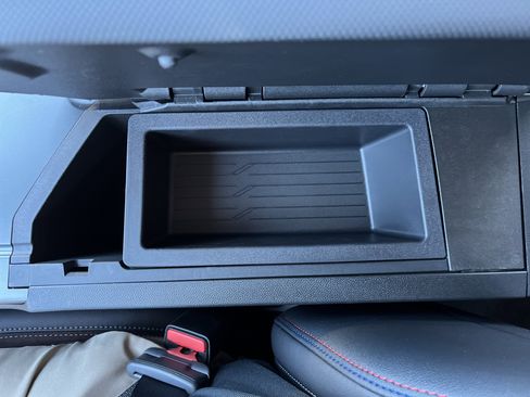 Used 2025 Chevrolet Equinox EV RS image 33
