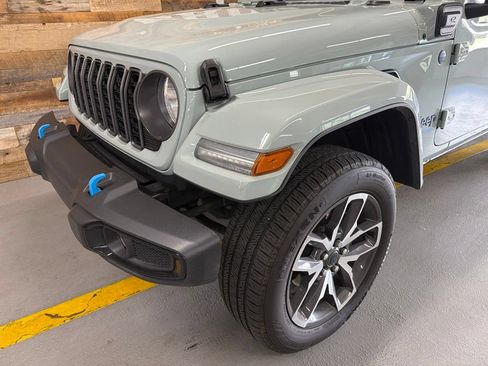 Used 2024 Jeep Wrangler Unlimited AWD/4WD image 3