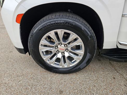 Used 2021 GMC Yukon Denali image 32