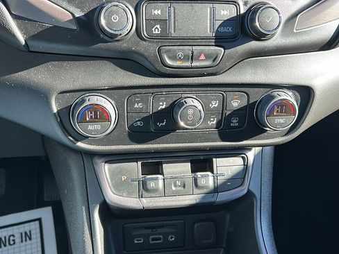 Used 2022 GMC Terrain AT4 w/ Infotainment Package II image 19