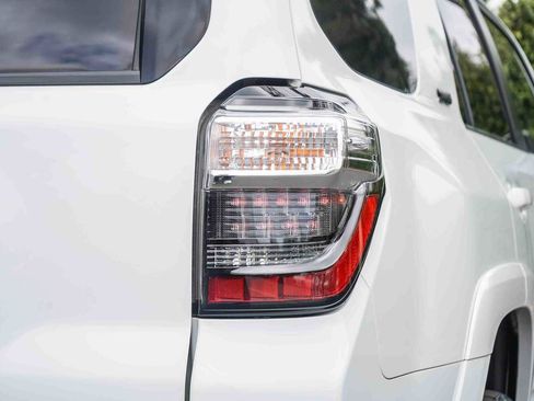 Used 2021 Toyota 4Runner SR5 Premium w/ Moonroof Package AWD/4WD image 7