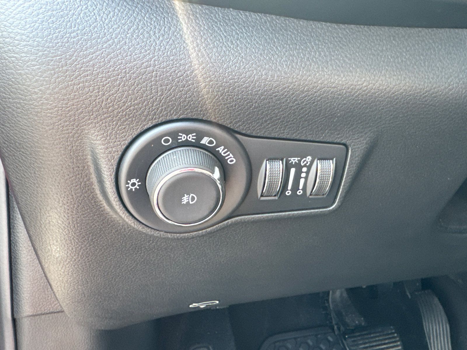 Used 2025 Jeep Compass Trailhawk w/ Trailhawk Elite Group AWD/4WD image 15