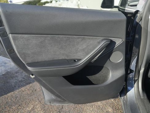 Used 2023 Tesla Model Y Long Range image 29