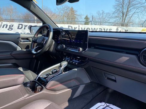 Used 2024 Chevrolet Colorado Z71 w/ Z71 Convenience Package 2 image 19