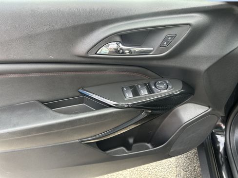 Certified 2025 Chevrolet Trax RS w/ Sunroof Package image 5