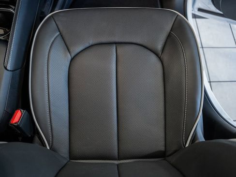 New 2026 Chrysler Pacifica Limited image 32