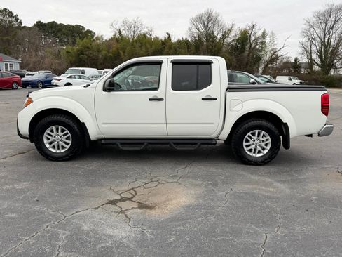 Used 2019 Nissan Frontier SV image 11