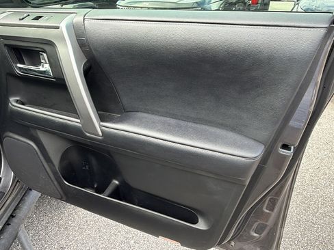 Used 2020 Toyota 4Runner SR5 Premium w/ Moonroof Package AWD/4WD image 19